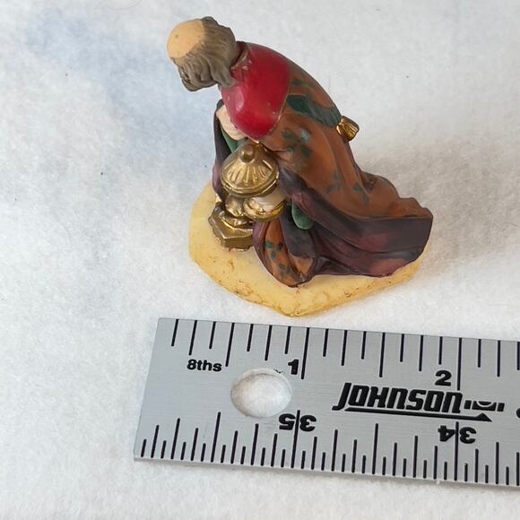 Grandeur Noel 2001 Bethlehem Village Kneeling Wiseman O'Well Porcelain Resin - Picture 9 of 10